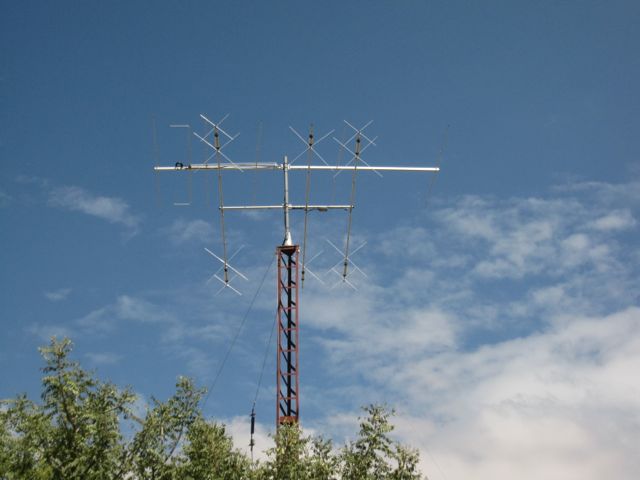 one of Z81D's antenna masts