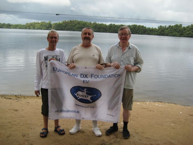 Paul F6EXV, Chris F4WBN and Jan DJ8NK showing the EUDXF flag